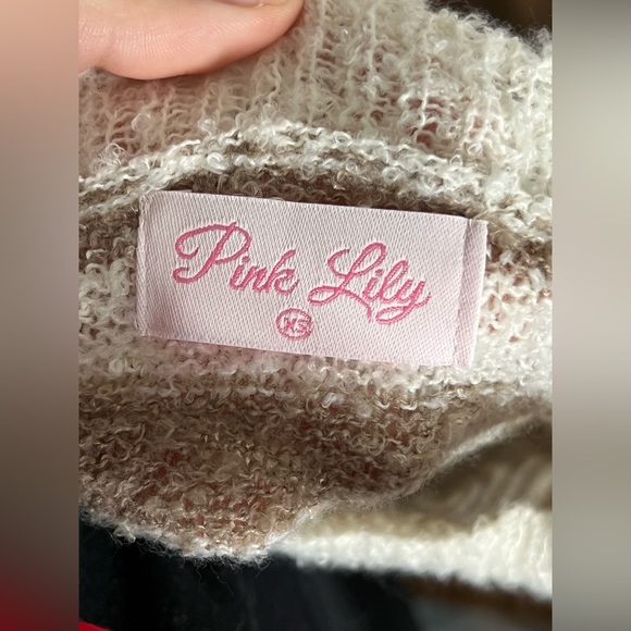 Pink Lily Brown and White Crew Neck Sweater with Balloon Sleeves - Picture 2 of 2